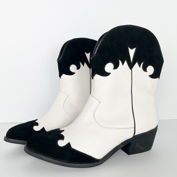 Dingo Black and White Ankle Booties - Picture 10 of 12